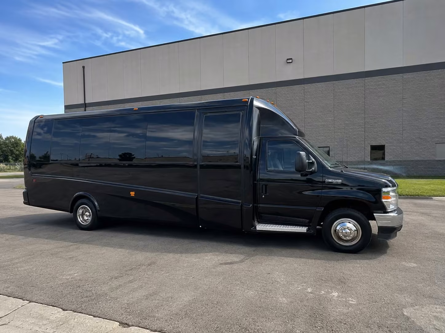 thousand oaks 15 passenger minibus rental