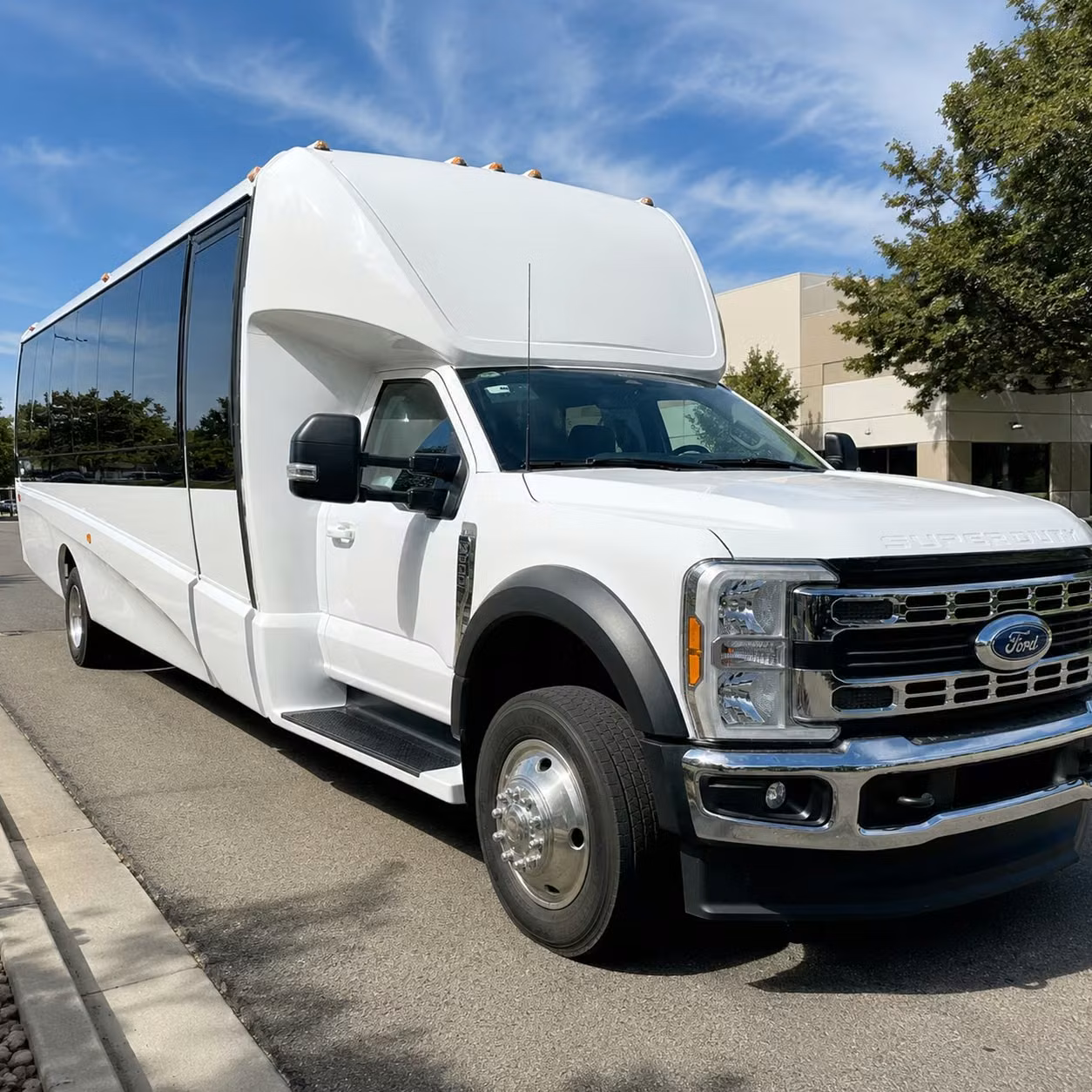 thousand oaks 18 passenger minibus rental