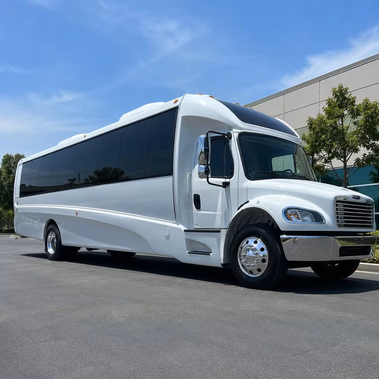 thousand oaks 28 passenger minibus rental